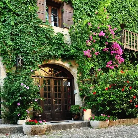 S. Nikolis Historic Boutique 4*
