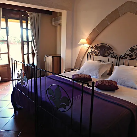 S. Nikolis Historic Boutique 4*